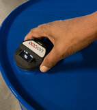 OCCION vous présente CAPTOLUB, un capteur de mesure pour savoir combien de litres d’huile il reste dans un fût industriel, sans aucun contact avec le produit et très simplement.